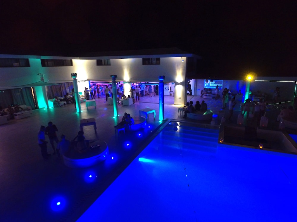 Hotel LIVVO Budha Beach 3/70