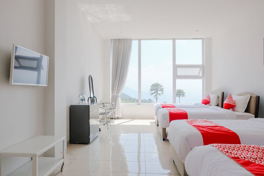 Hotel O Batu near Jatim Park formerly Villa Bukit Panderman Residence 32/49