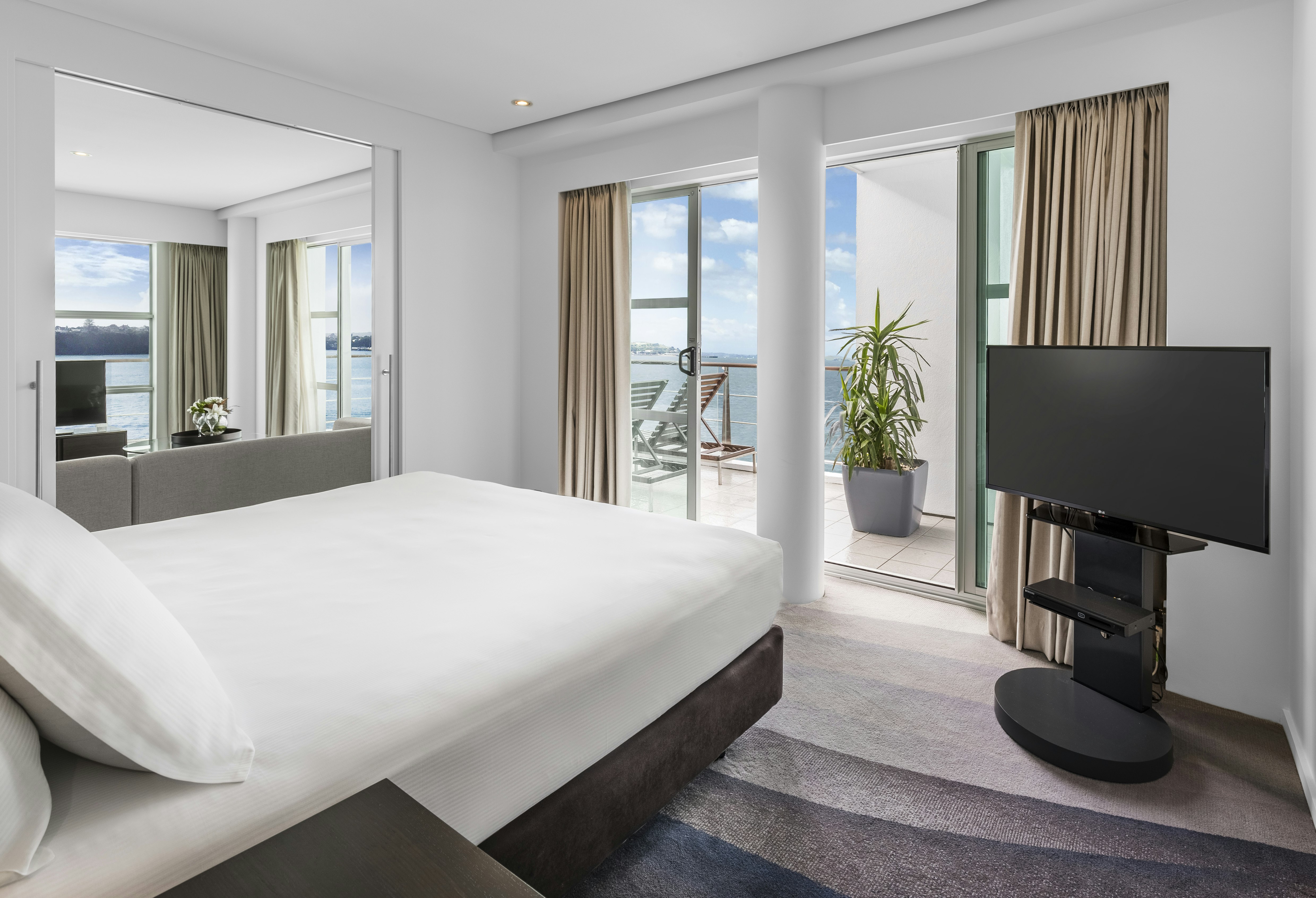 RELAXATION, SUITE, KING BED