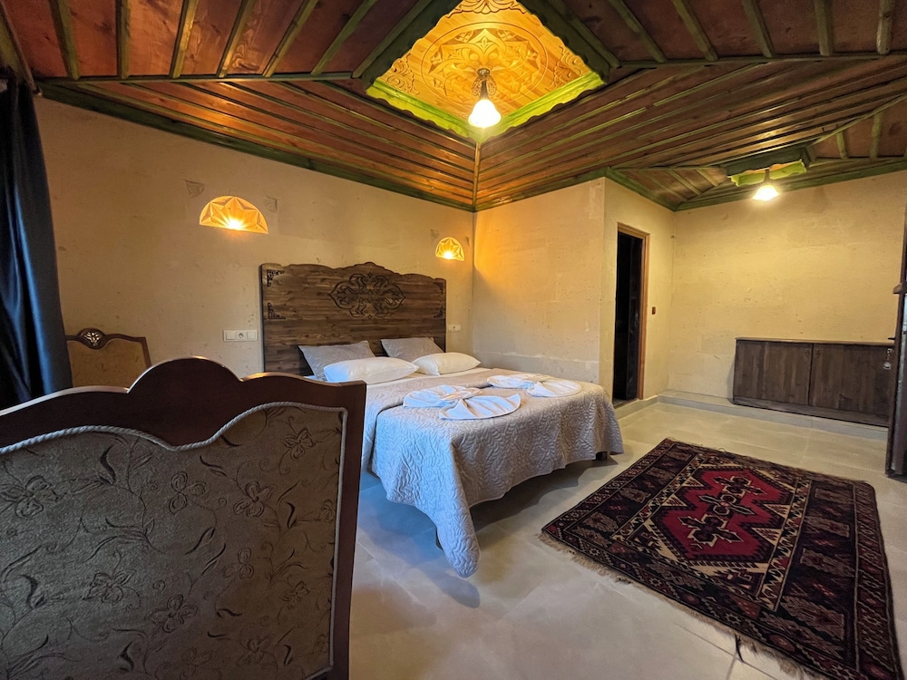 Falcon Cave Suites 15/49