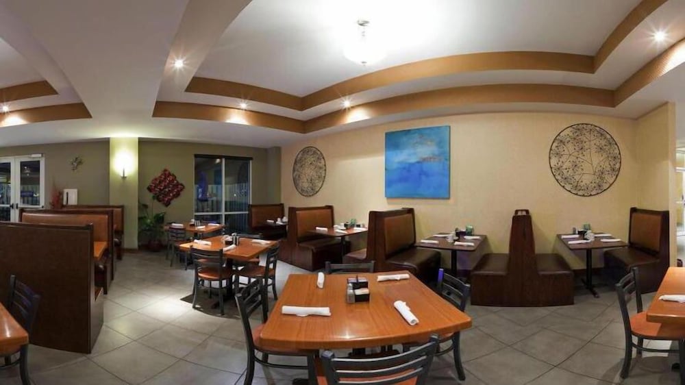 Hyatt House Bentonville / Rogers 38/44