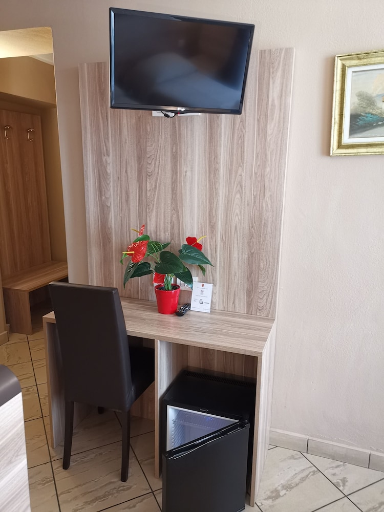 BRIANZA HOTEL 53/68