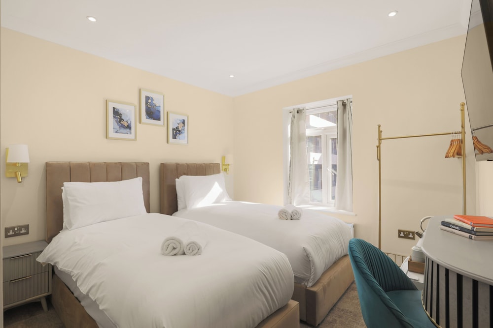 SIGNATURE, TWIN BEDS