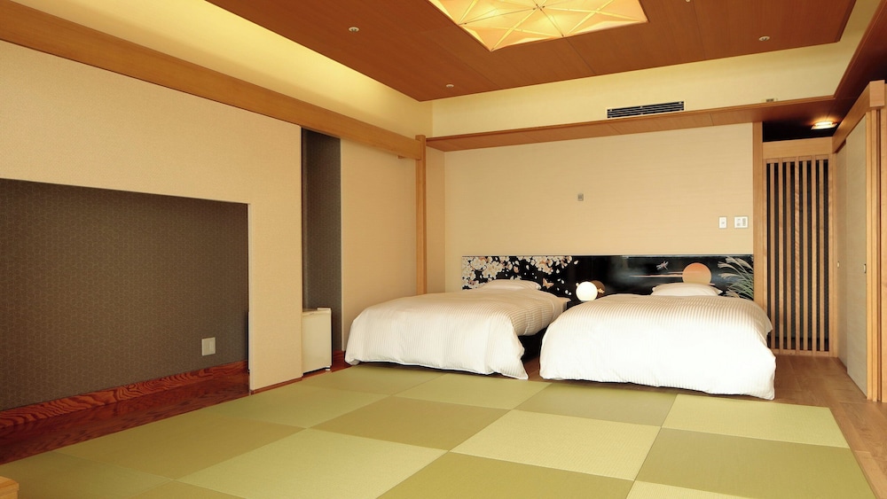 Kikusuitei (Chugoku Kappo Ryokan Kikusuitei) 23/65