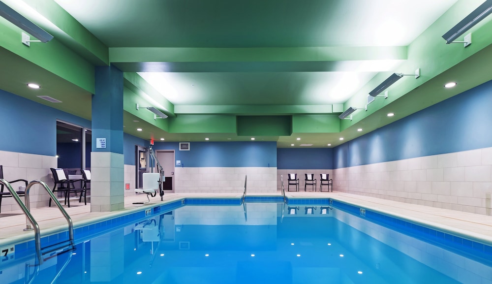 Holiday Inn Express Suites Chanute 28/46