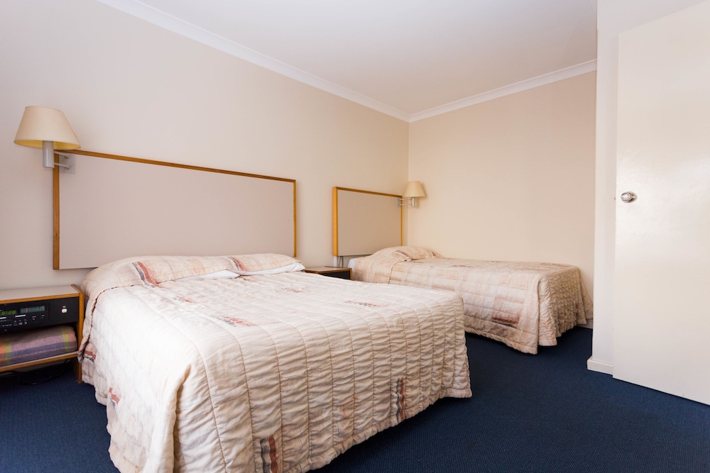 Sleepwell Motel 16/39