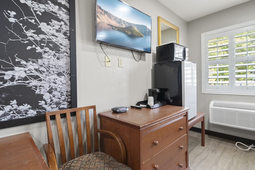 Travelers Inn Medford 15/58