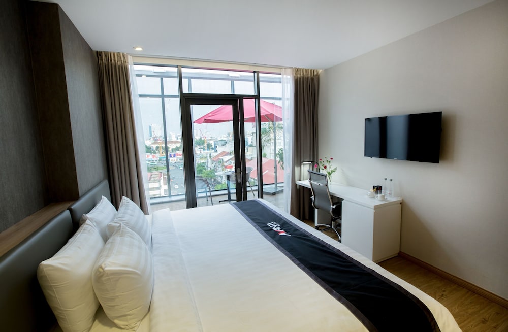 Avanti Hotel 18/38