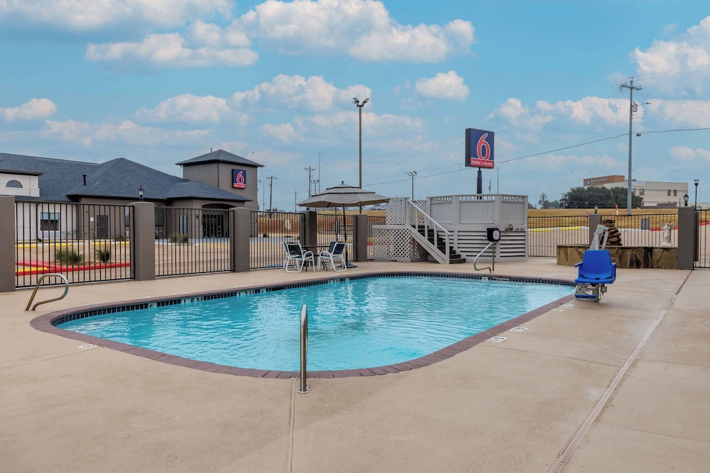Motel6 Brenham, TX 62/67