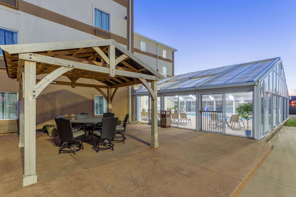 La Quinta Inn Suites Rockford 10/54