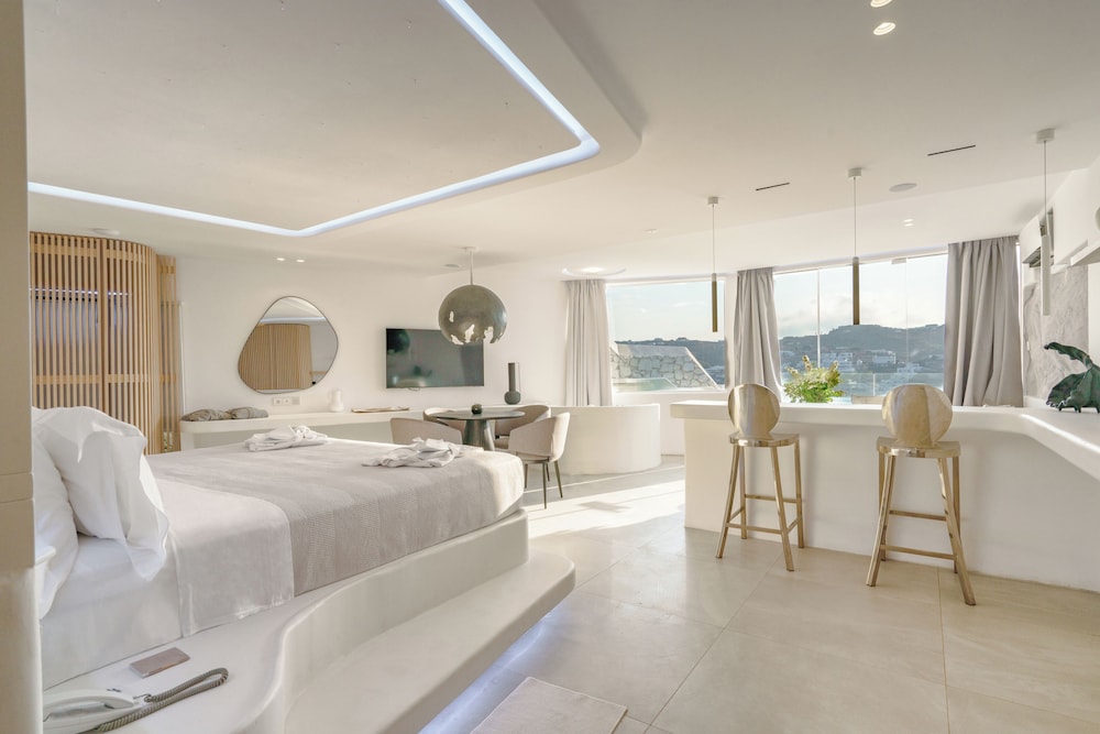 Honeymoon, Mykon, Luxury, Suite, King Bed, Hot Tub