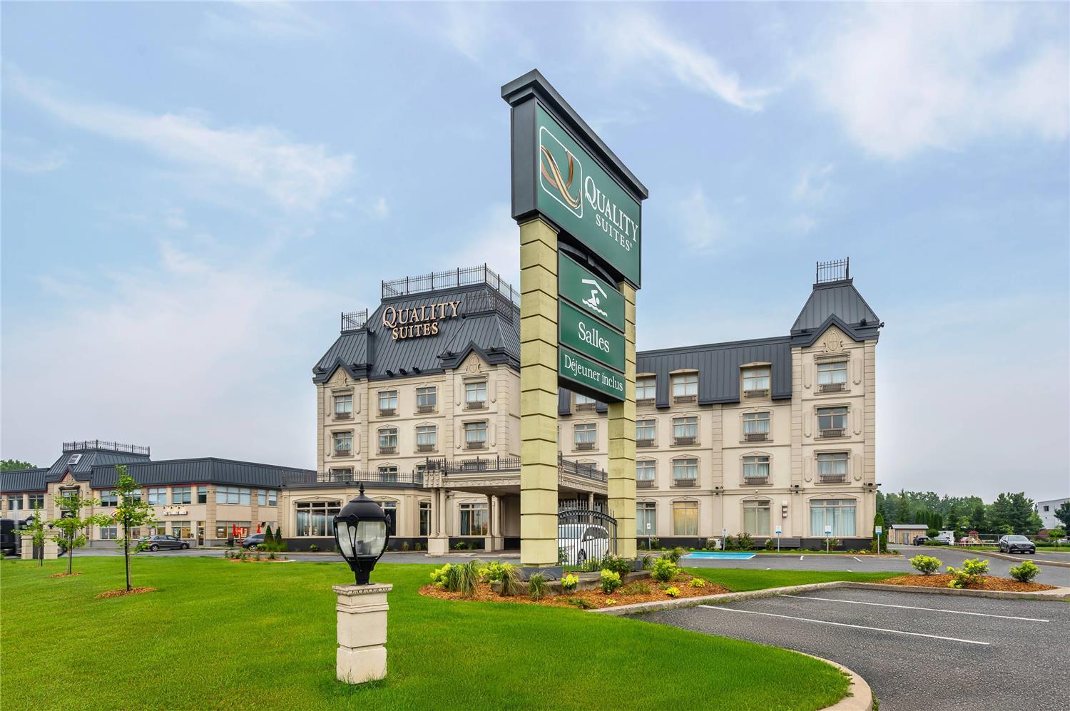 Quality Suites Drummondville 42/43