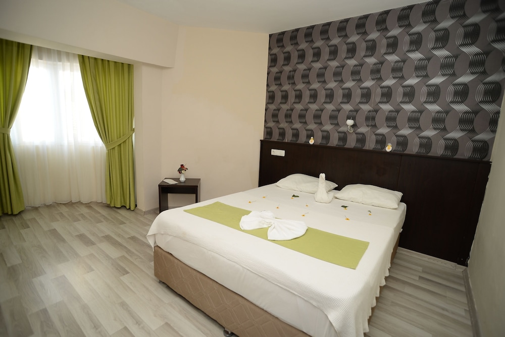 Green Gold Hotel 10/42