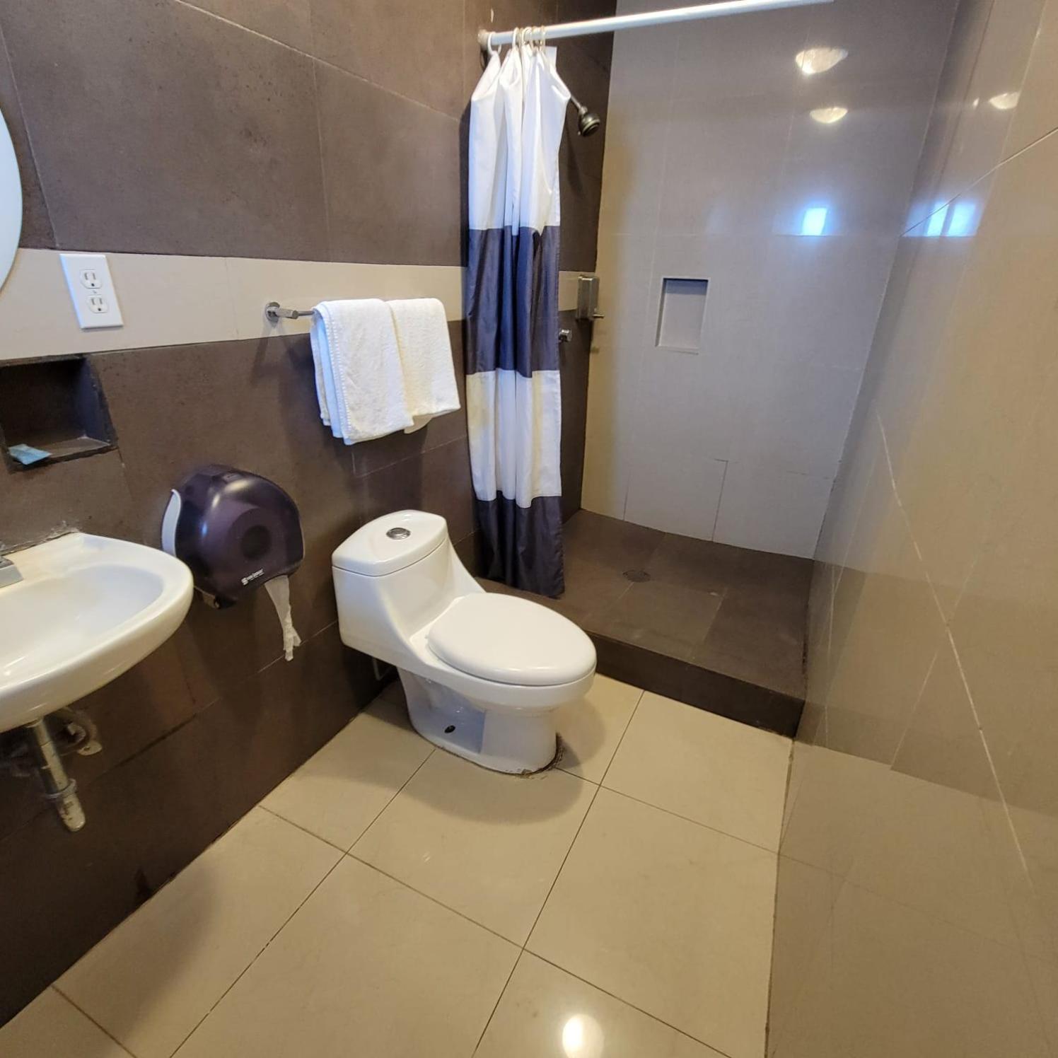 Hotel Villa del Sol Chihuahua 34/35