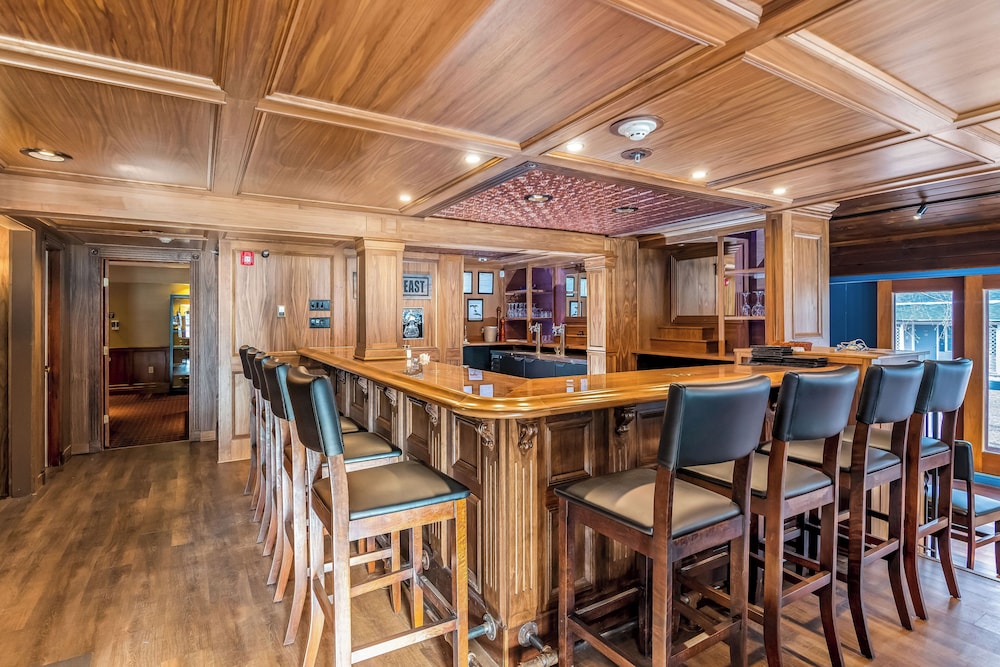 Grey Fox Inn Resort 51/66