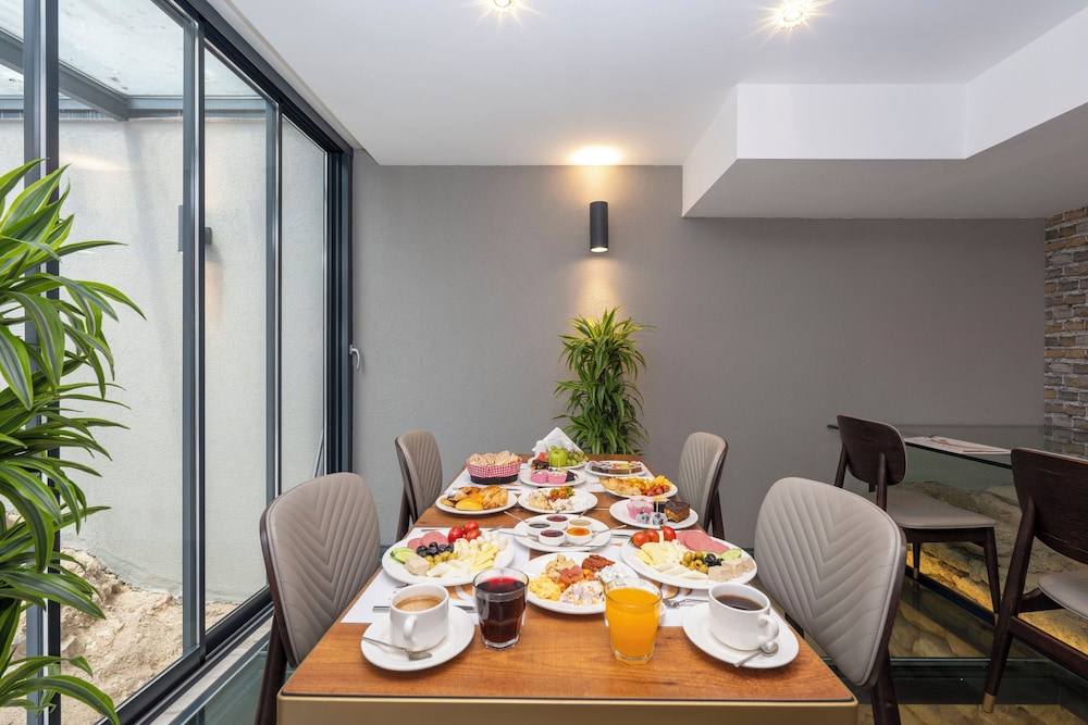 Hotel Ravi Istanbul 44/58