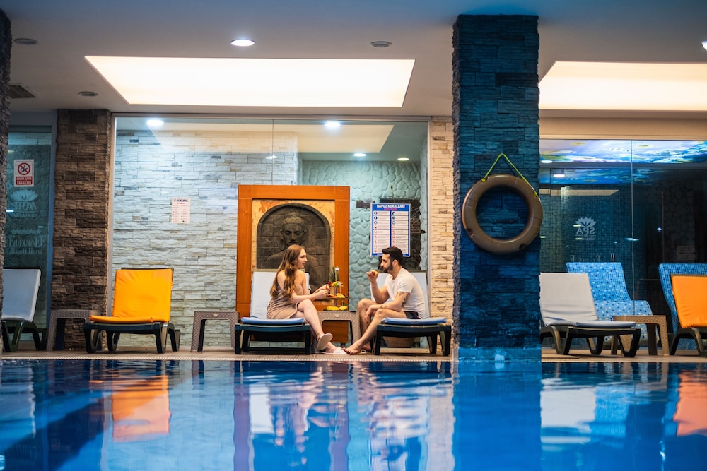 swimming pool spa