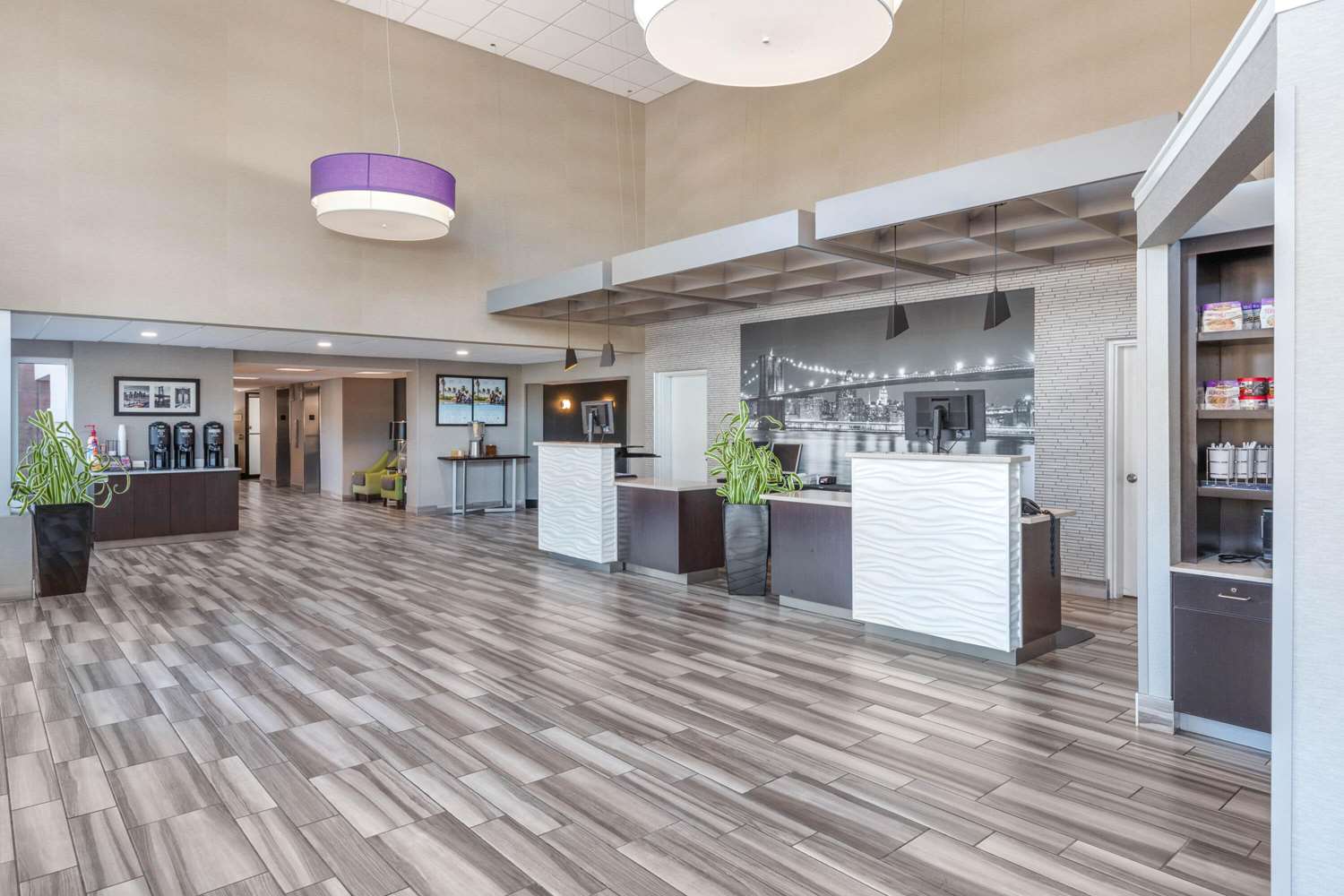 La Quinta Inn & Suites by Wyndham Clifton/Rutherford 7/50