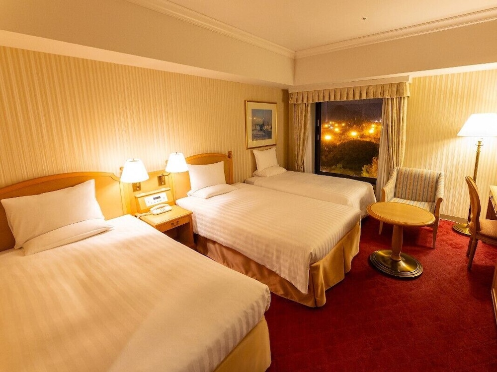 Standard, Triple, Twin Beds, Murphy Bed, Station View