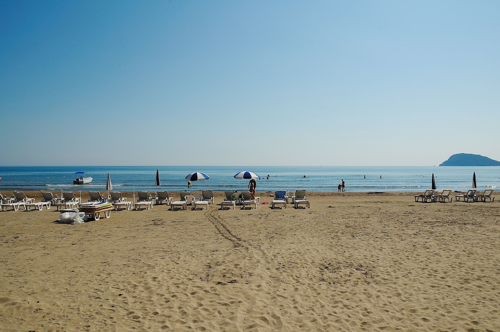 Andreolas Beach Hotel 23/33