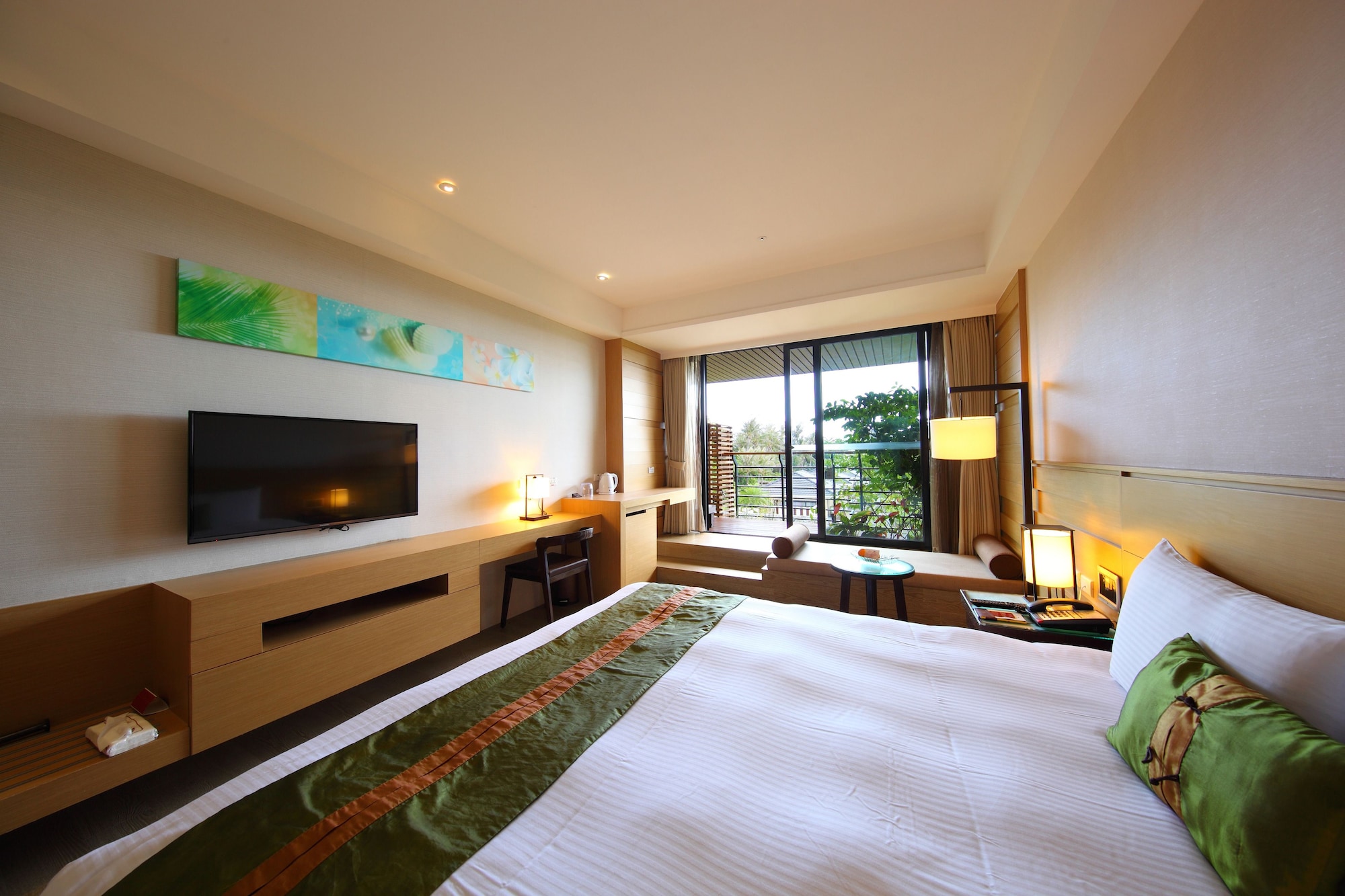 GUEST ROOM, DELUXE