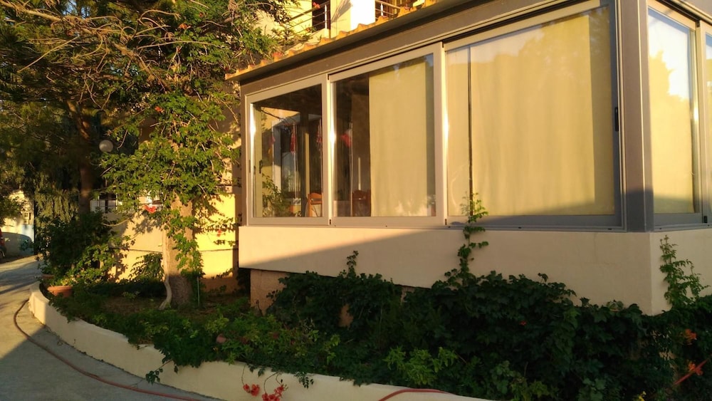Aghas Hotel 55/60