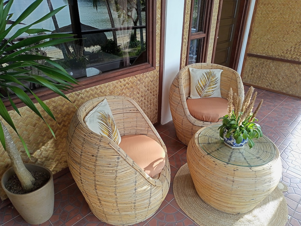 Las Cabanas Beach Resort 35/65
