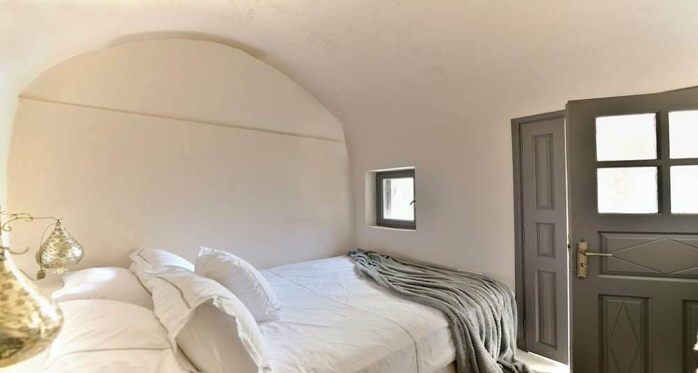 AMARE, VILLA, 3 KING BEDS, SOFA