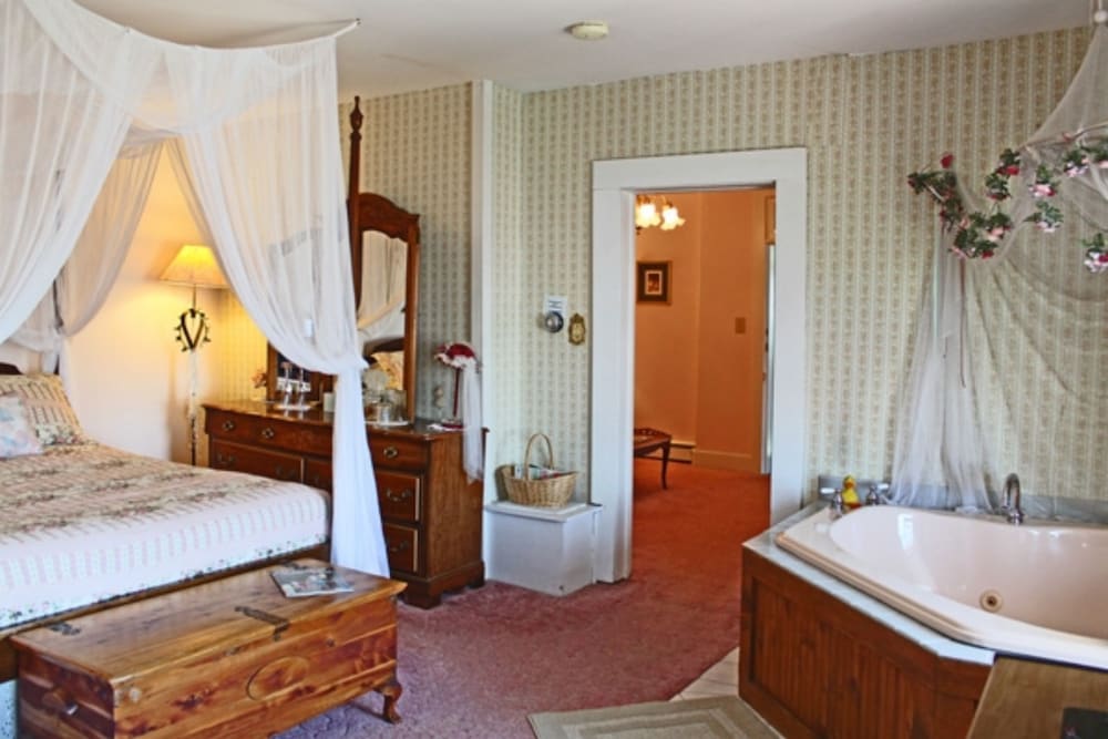 Belle Aire Mansion Guest House 36/38