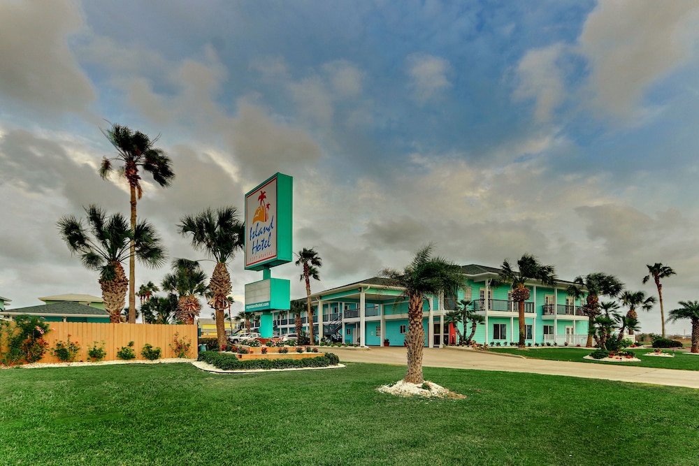 OYO The Island Hotel 14/76