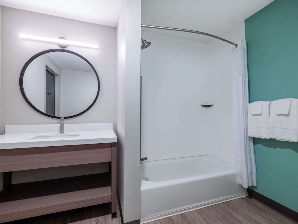ECHO Suites Extended Stay by Wyndham Spartanburg 26/27