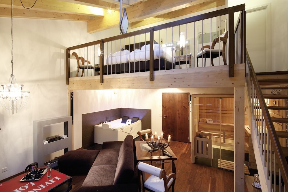 Loftsuite Hotel Saas 50/50