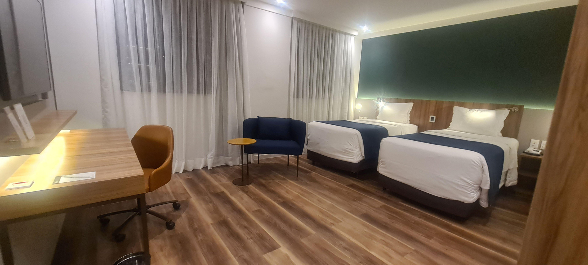 Executive, Twin Beds, Street View