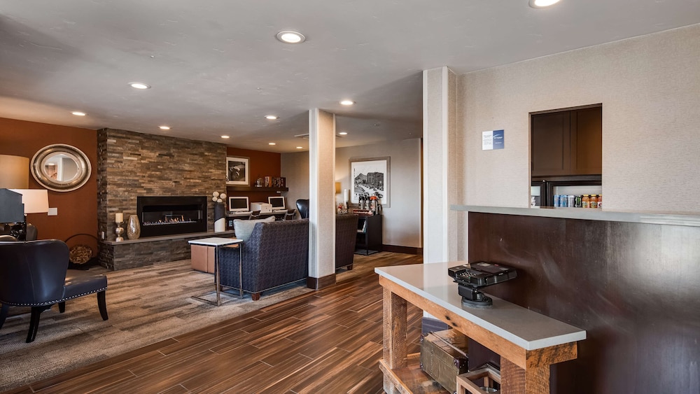 Best Western Hi-Desert Inn 9/37