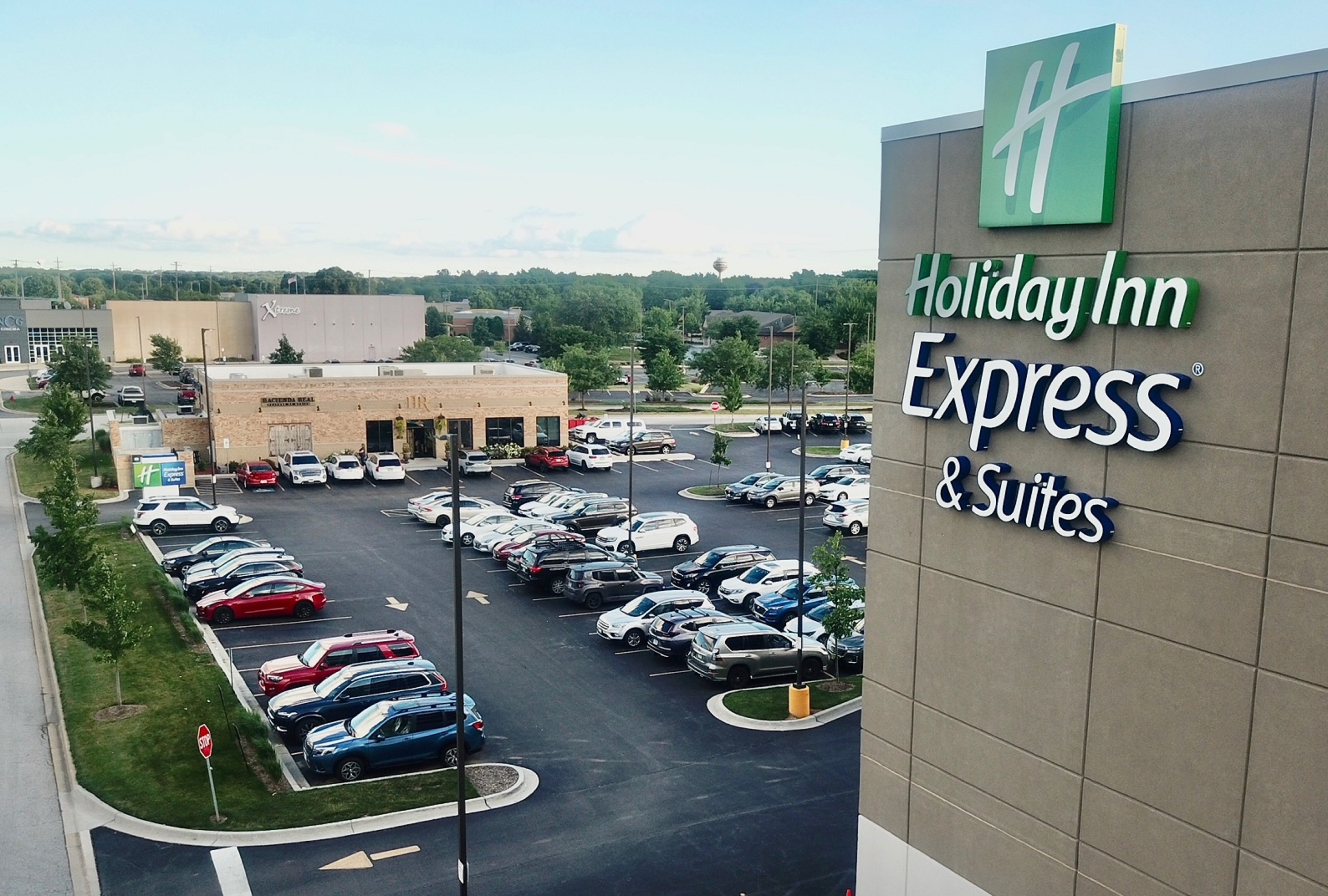 Holiday Inn Express & Suites Yorkville 37/38