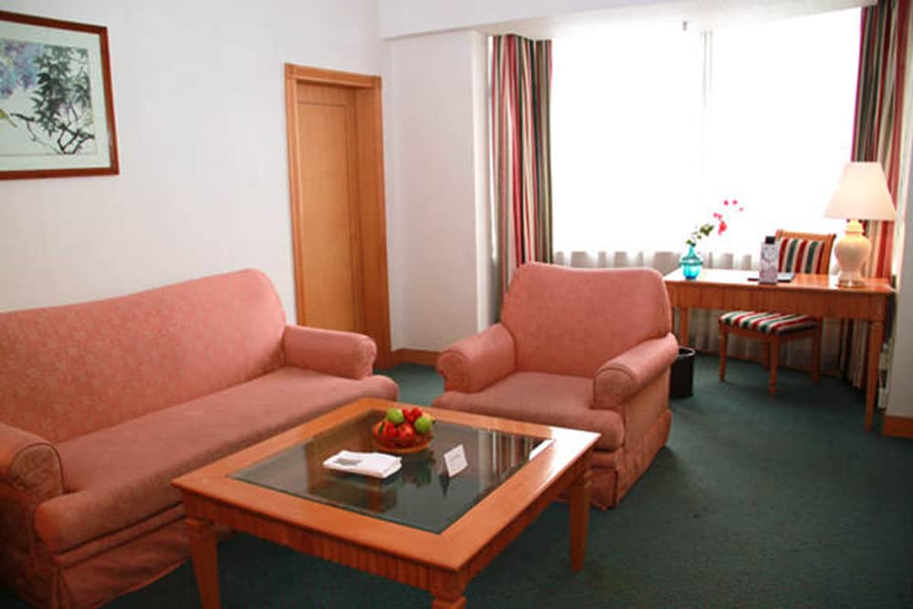 Rosedale Hotel And Suites 28/38