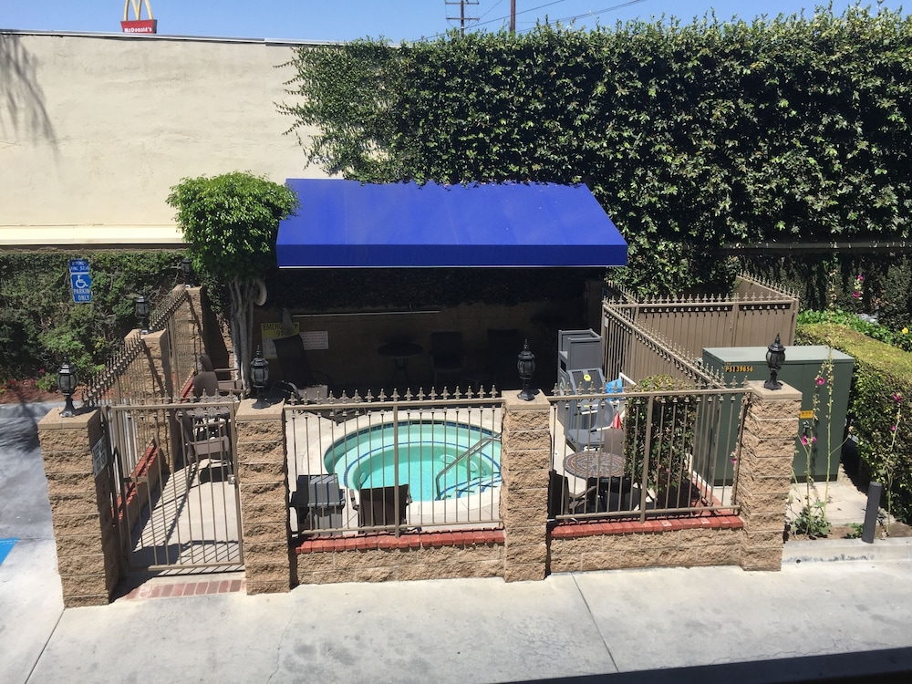 Days Inn By Wyndham Los Angeles Lax Redondo Manhattan Beach 11/56