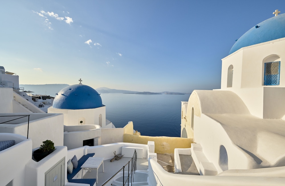 Cave Suite Oia 22/30