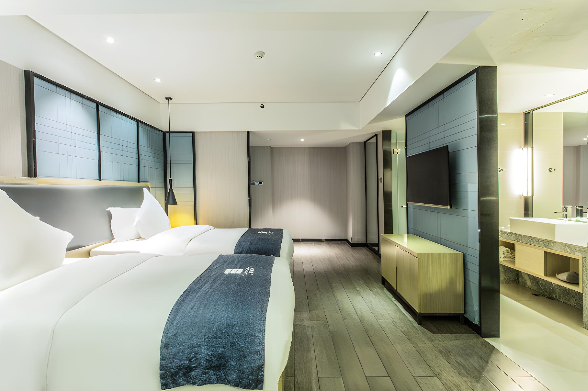 Echarm Hotel (Beihai Railway Station) 35/65