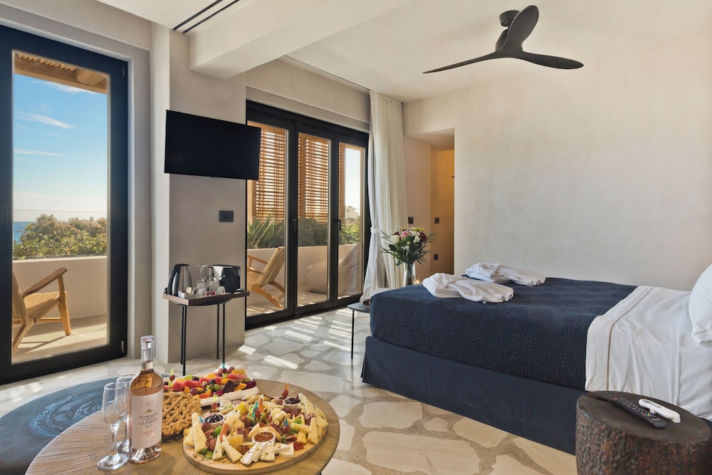 Almi Luxury Rooms 9/25