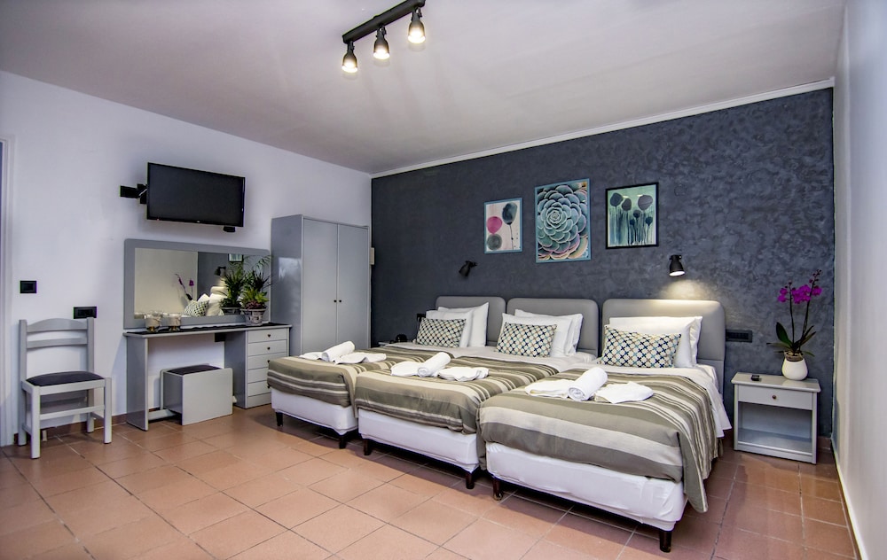 Kahlua Hotel Apartments 18/40