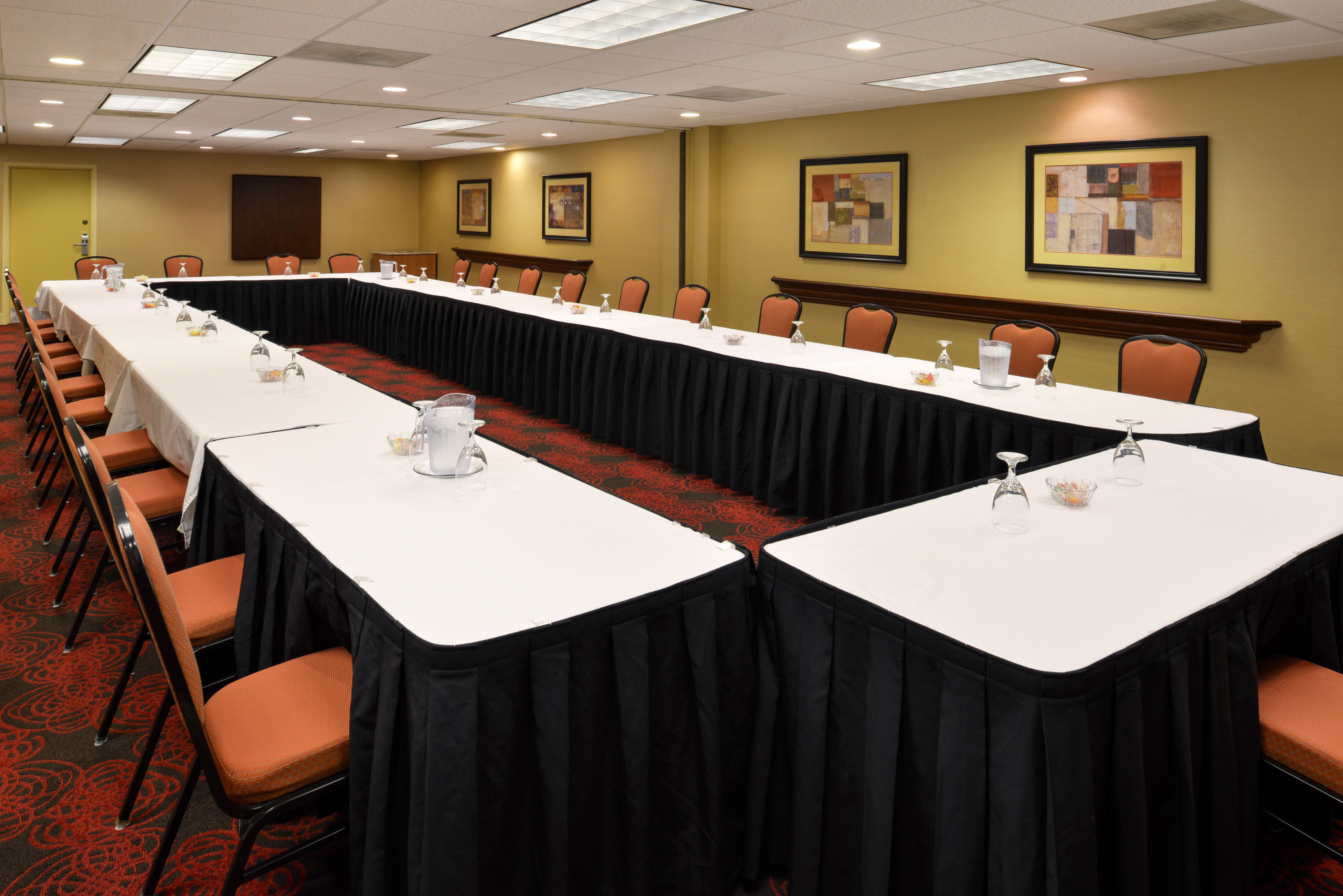 Holiday Inn Express Crestwood 55/69