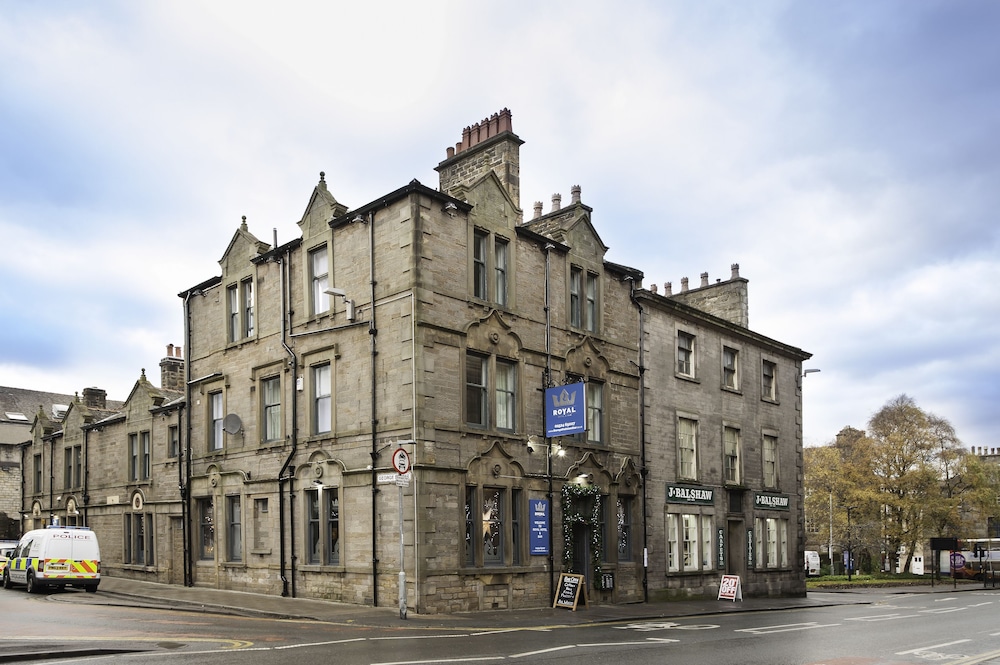 The Royal Hotel and Bar 28/35