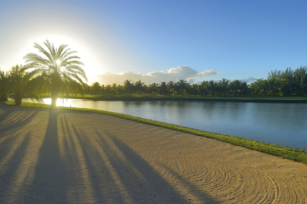 Paradis Beachcomber Golf Resort and Spa 60/65