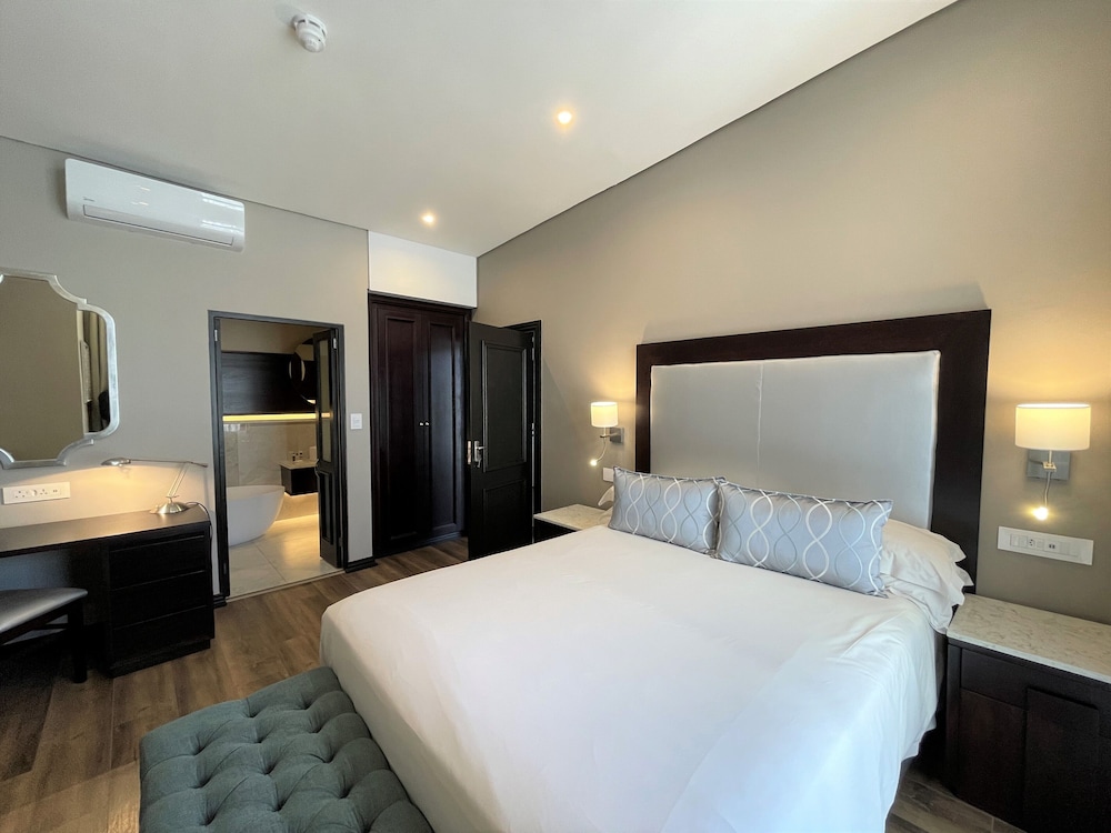 Premier Hotel Cape Town 13/82