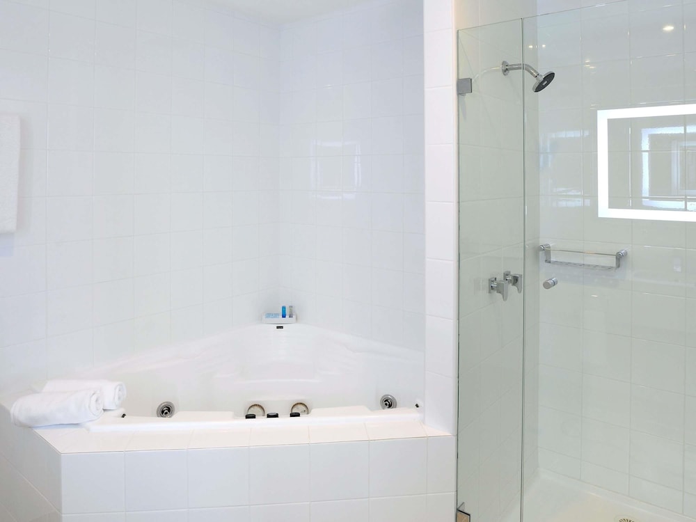Novotel Melbourne Glen Waverley 50/50