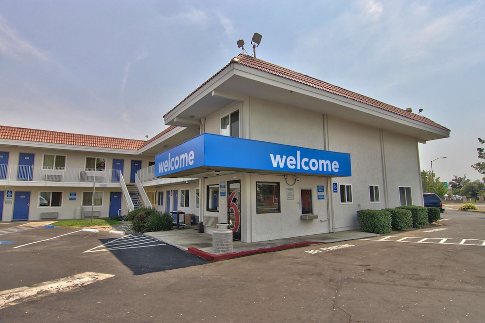 Motel6 Sacramento, CA - North 6/59