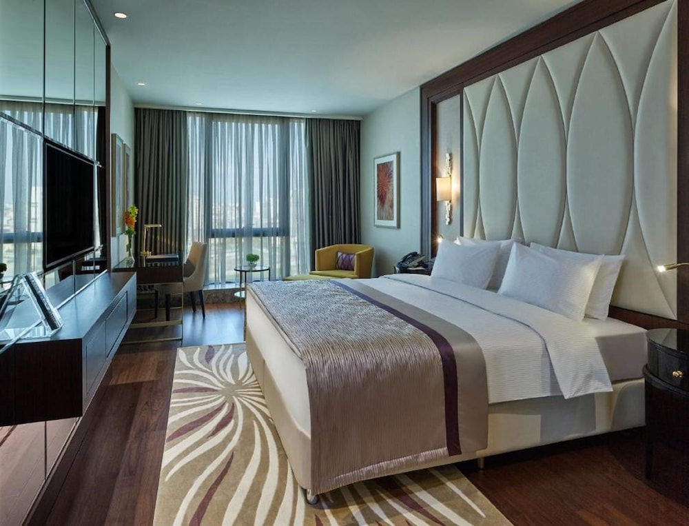 DELUXE, QUEEN BED