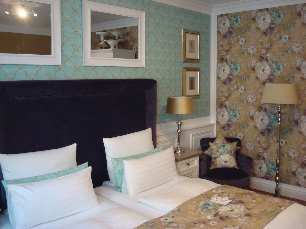 Hotel Sir And Lady Astor 8/35