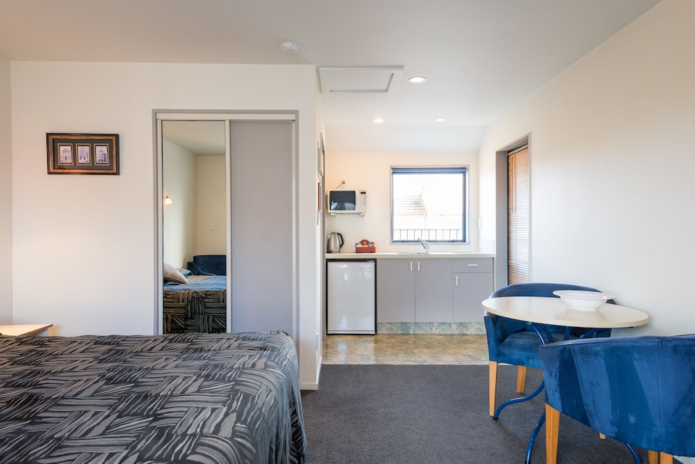 ANNABELLE COURT MOTEL 17/33